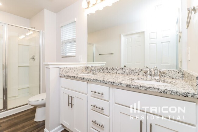 Building Photo - 2988 McKenzie Dr