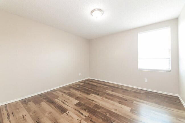 Building Photo - 1421 Nimitz Way