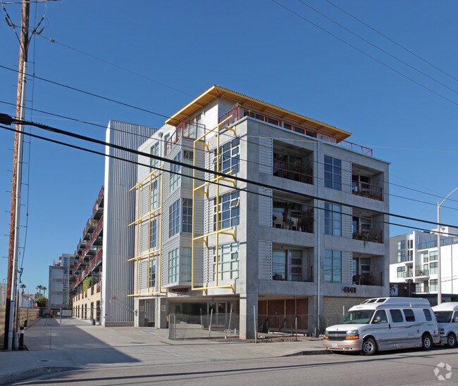 Primary Photo - Element