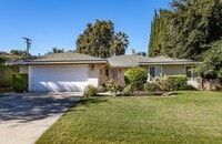 Building Photo - Updated 3 Bedroom Home in Quiet Street
