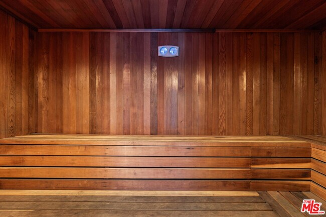 Building Photo - 450 San Vicente Blvd