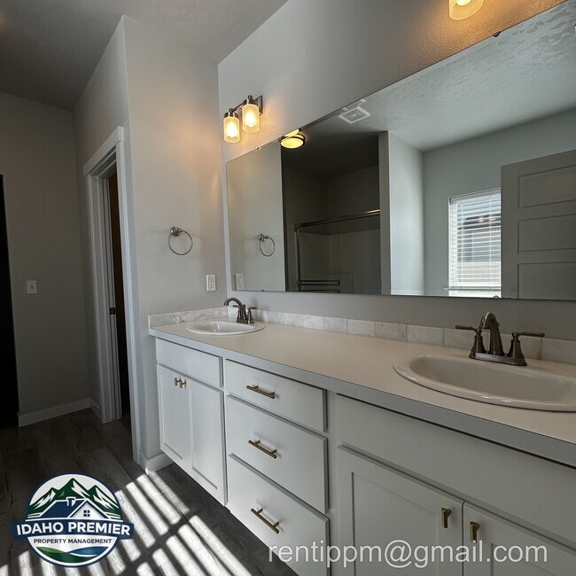 Building Photo - 1340 W Brink St