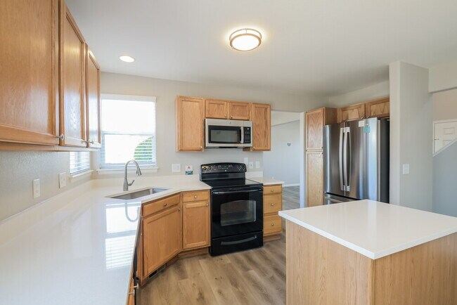 Building Photo - 11983 Dahlia Dr