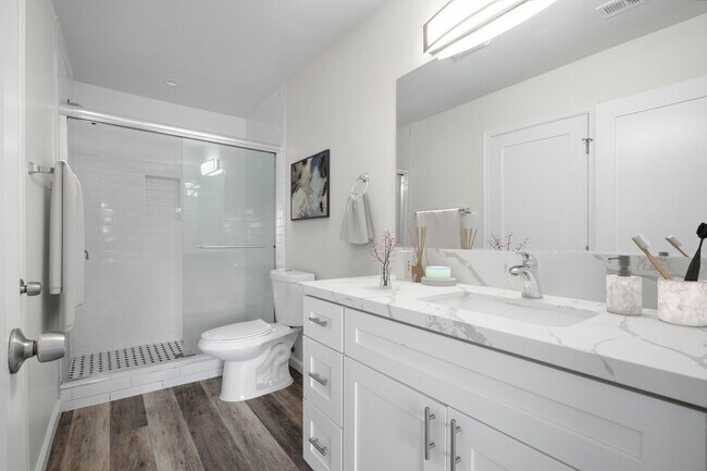 Building Photo - 5288 Manhasset Dr