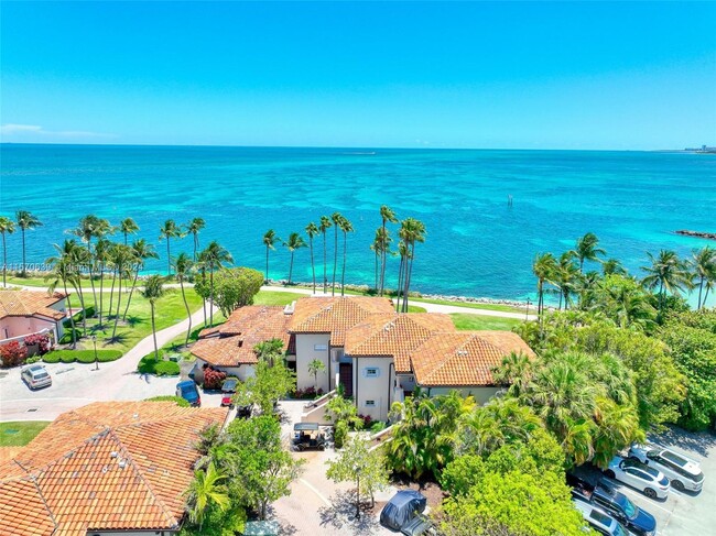 Building Photo - 19144 Fisher Island Dr