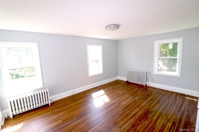 Building Photo - 375 NY-304