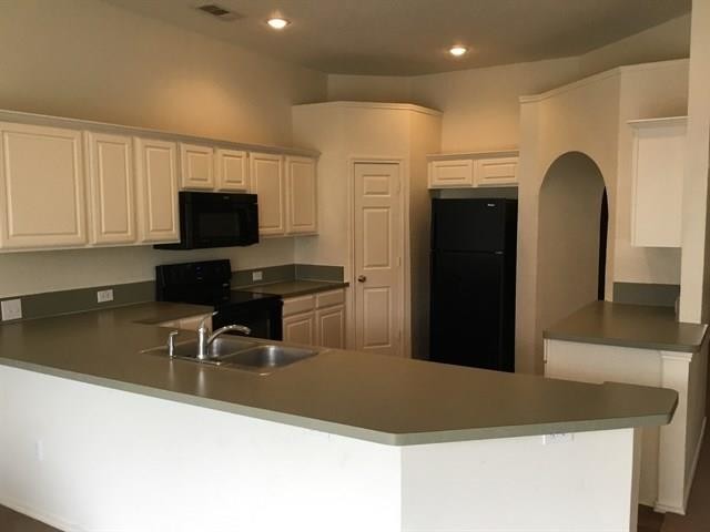 Building Photo - 5628 Creekhollow Dr