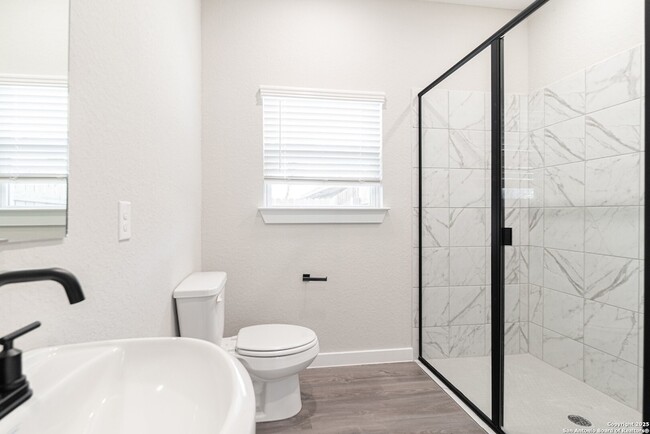 Building Photo - 5815 Tree View St