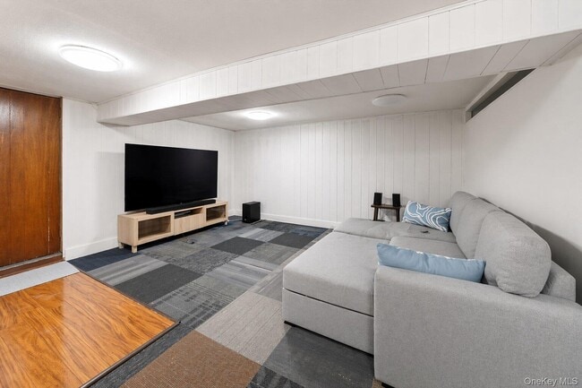 Building Photo - 10 Taft Ln