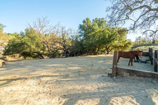 Building Photo - 5734 Fairview Pl