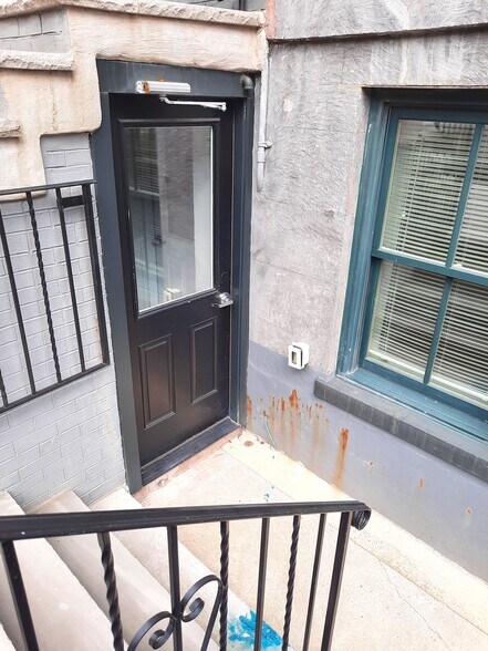 2nd Entrance - 603 Bloomfield St