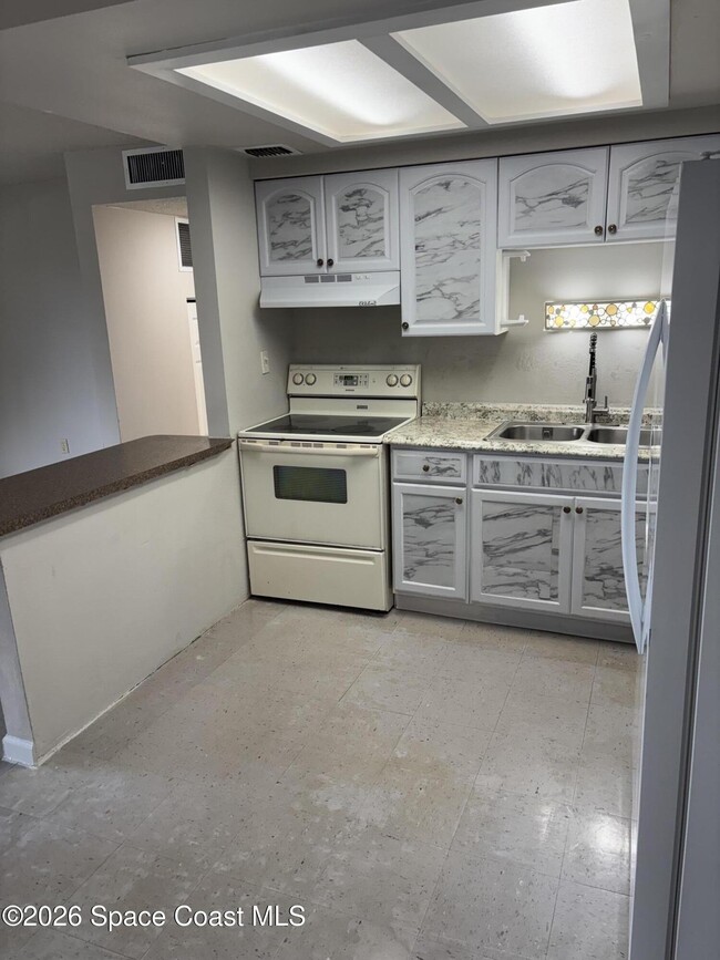 Building Photo - 800 N Fiske Blvd