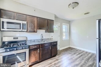 Building Photo - 4010 Fernhill Ave