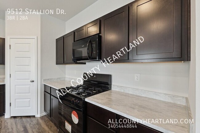 Building Photo - 9512 Stallion Dr