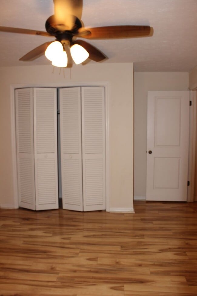 Building Photo - 4 Bedroom/2 Bath/2 Car Garage