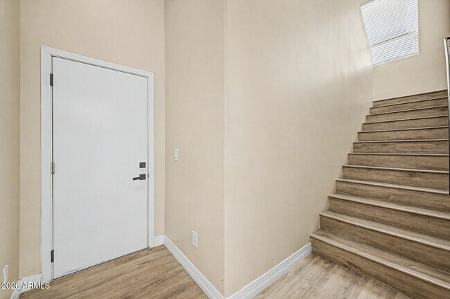 Building Photo - 2311 E Colter St