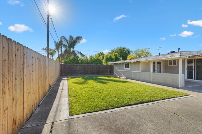 Building Photo - Beautiful Vacaville Home Near Parks, Schools & Shopping