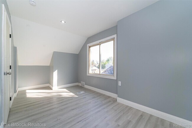 Building Photo - 9327 Schaefer Hwy