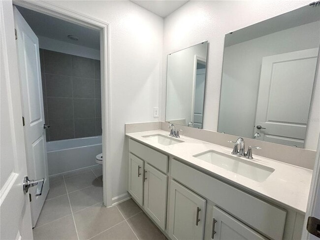 Building Photo - 5683 Ficus Aurea St