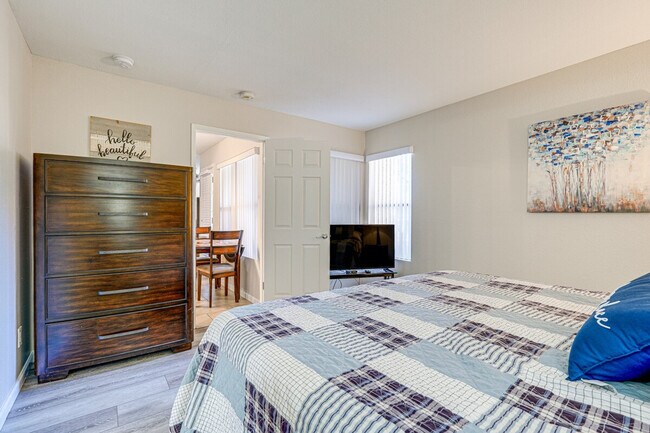 Building Photo - 8787 E Mountain View Rd