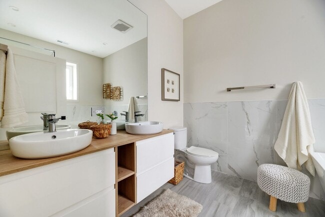 Building Photo - 820 E Irving Park Rd