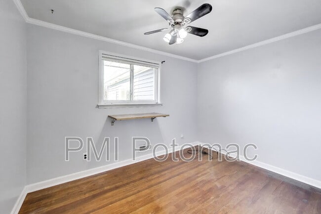 Building Photo - 1915 Henry Rd