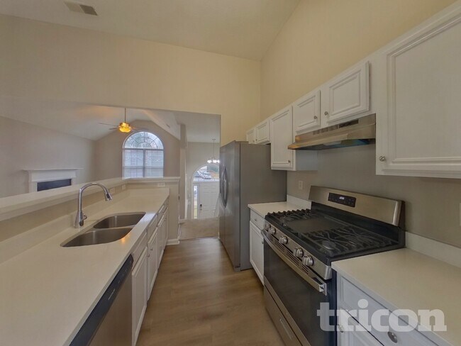 Building Photo - 7192 Tanger Blvd