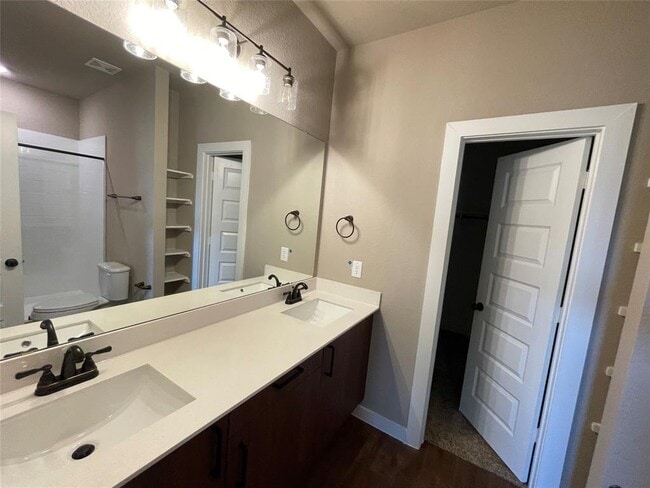 Building Photo - 9765 Grosbeak Ln