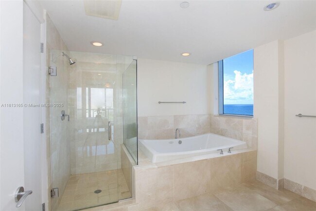 Building Photo - 17001 Collins Ave