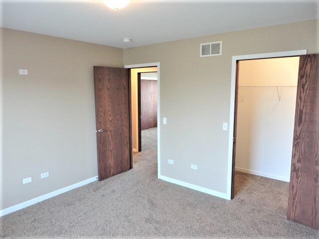 Building Photo - 1801 Winger Dr