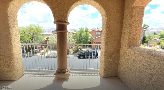 Building Photo - 620 Apricot Rose Pl