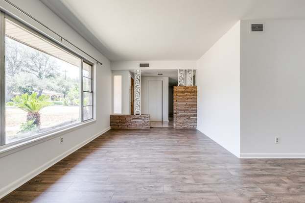 Building Photo - 600 Antler Dr
