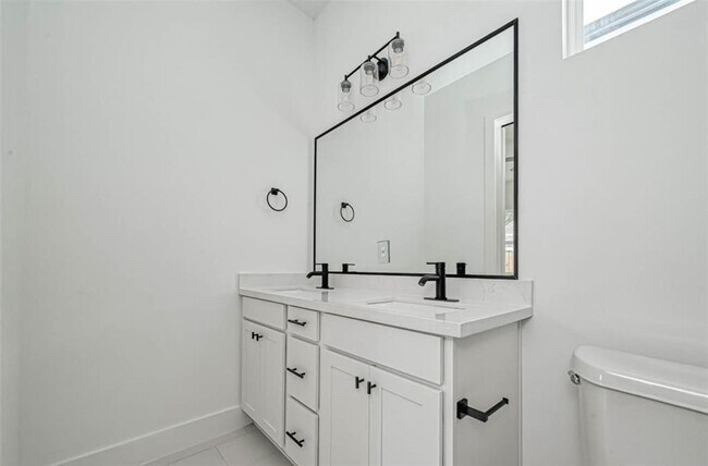 Building Photo - 8405 Schneider St