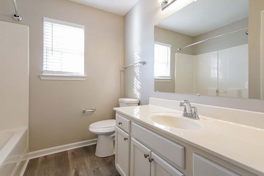 Building Photo - 7016 S Hampton Blvd