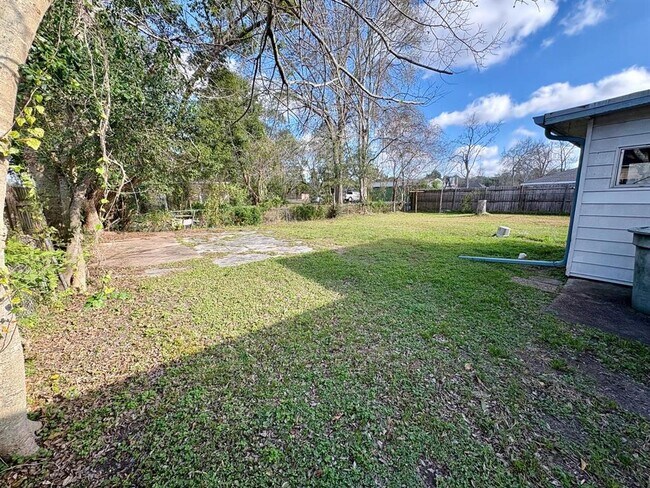 Building Photo - 1836 Rivercrest St