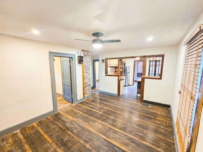 Building Photo - 2523 E 18th St