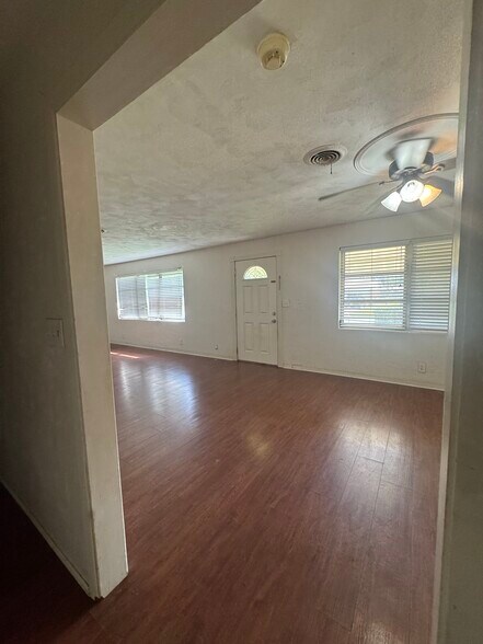 Building Photo - 357 Dubs Dr