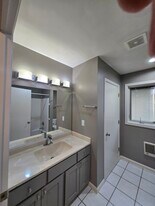 Building Photo - 490 Ellefson St