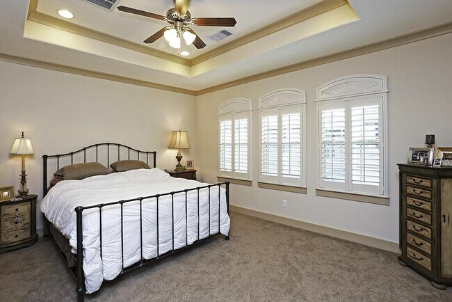 Building Photo - 4227 Dickson St