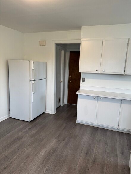 Building Photo - 7 Mona Ave