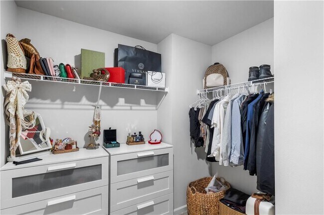 Building Photo - 381 Stoneybrook Dr