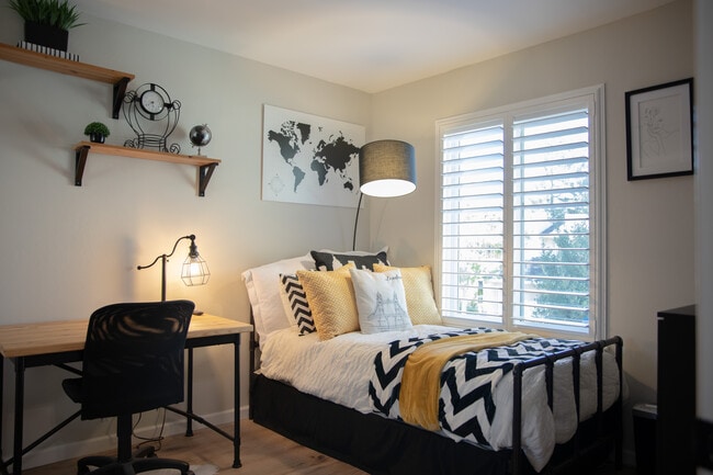 Building Photo - 1405 Kinross Ct