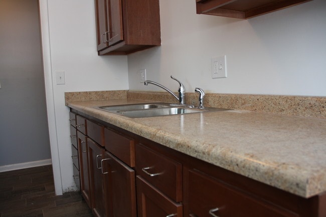 Building Photo - MOVE IN TODAY! Limited Units Available