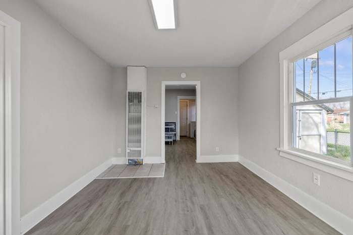 Building Photo - 1610 Division St