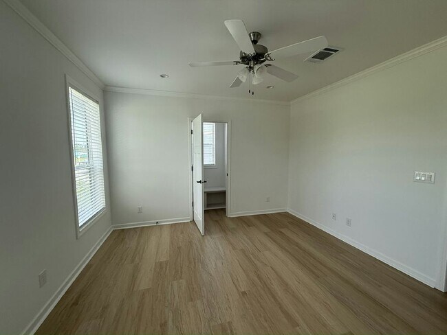 Building Photo - 3610 Vine Trl
