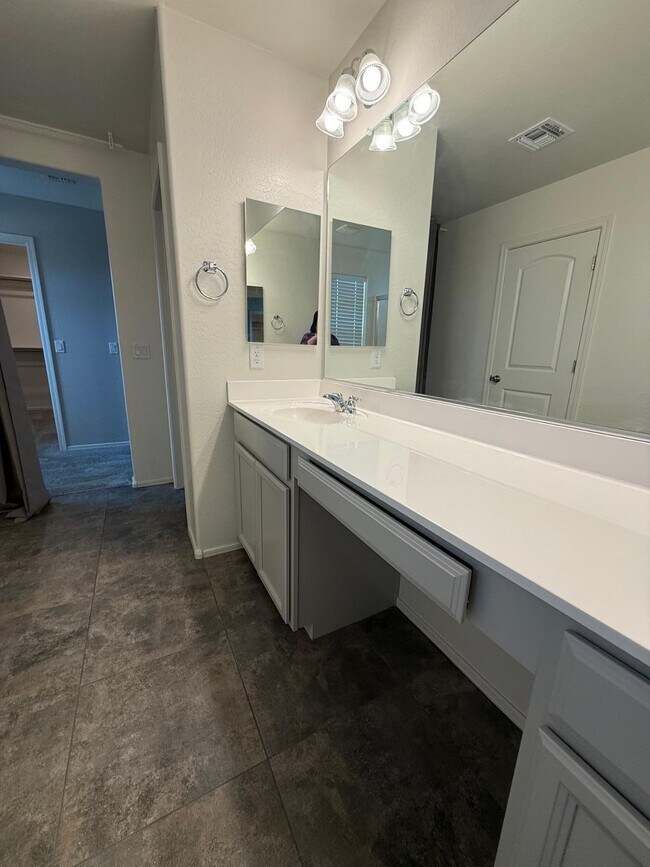 Building Photo - 16579 W Jenan Dr