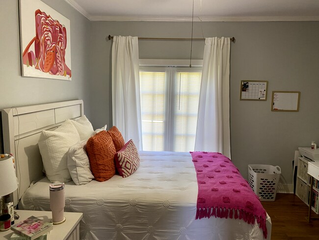 Building Photo - Available June 1!  Charming house close to downtown and La Tech!
