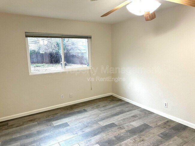 Building Photo - 2231 Morell St