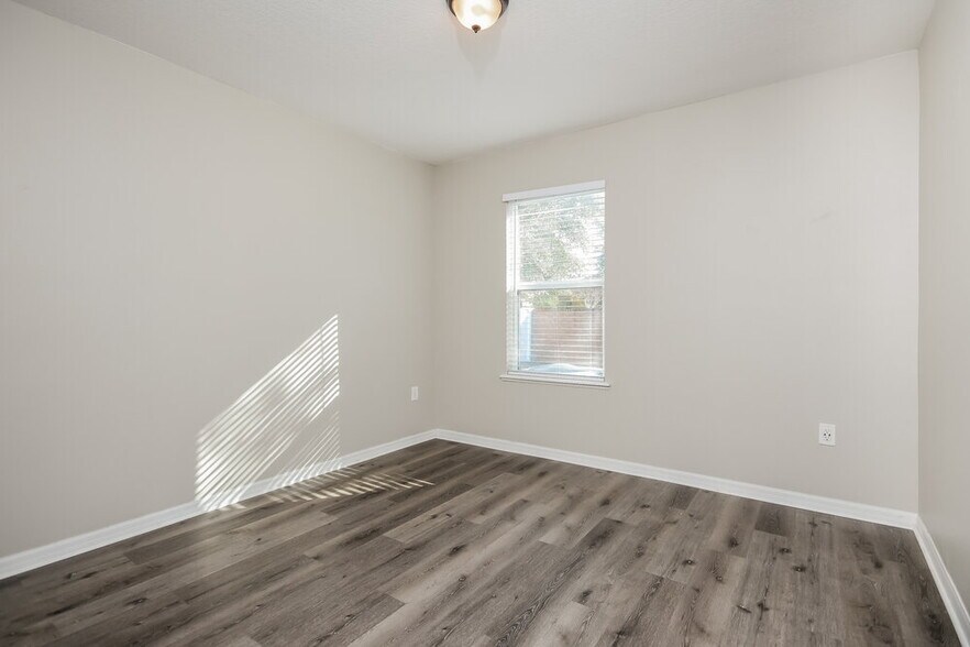 Building Photo - 3725 Ryegrass St