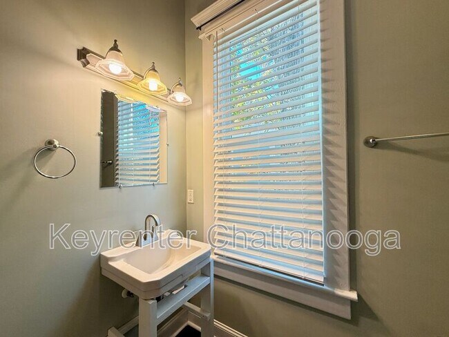 Building Photo - 2313 Bailey Ave